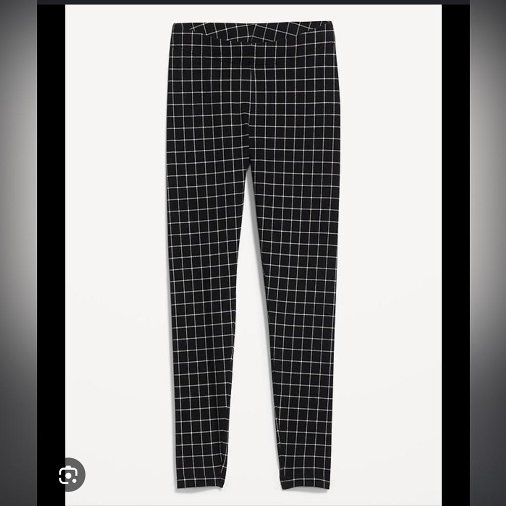 Old Navy plaid ankle leggings.